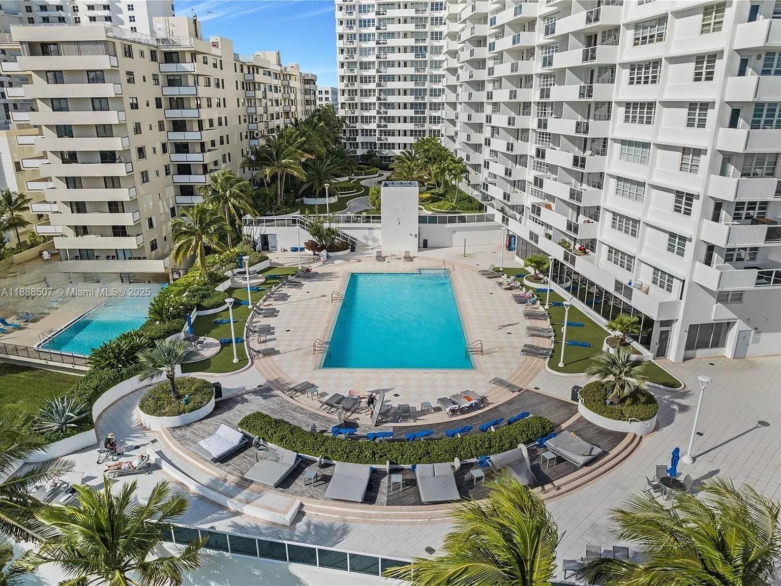 100 Lincoln Rd, #407