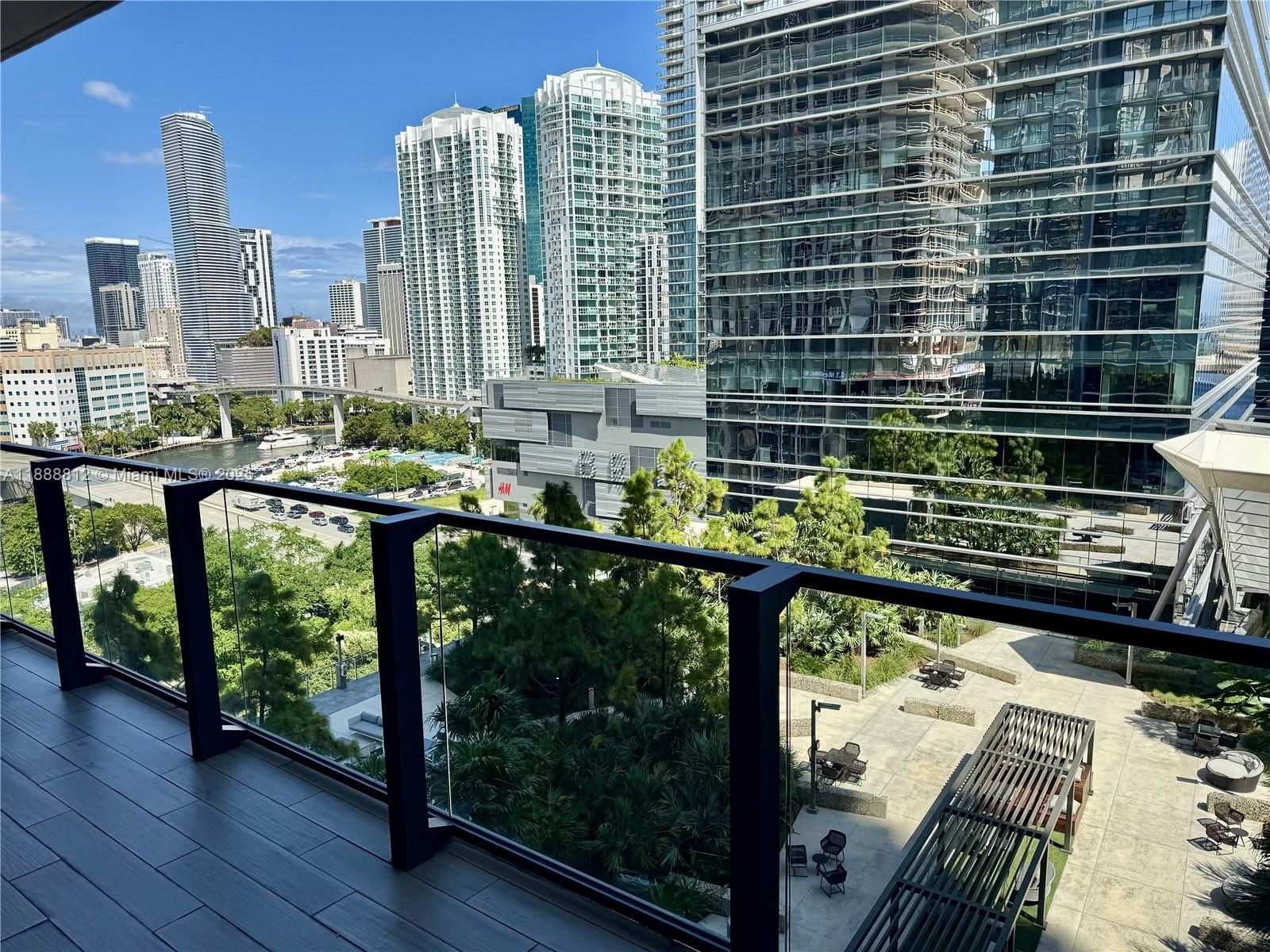 88 SW 7th St, #1007