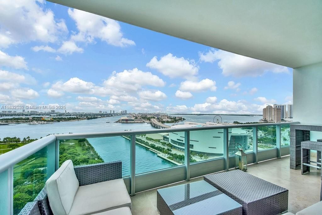 900 Biscayne Blvd 2507-1