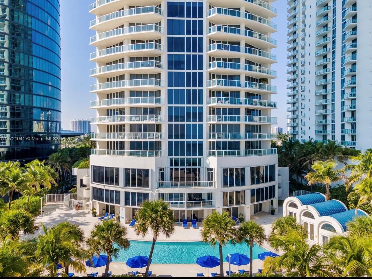 18671 Collins Ave, #404