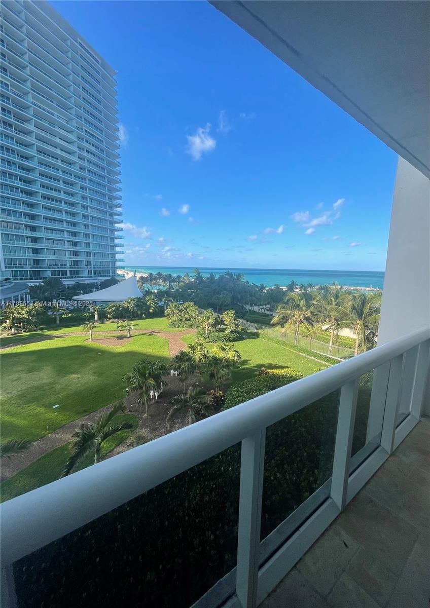 10275 Collins Ave, #507